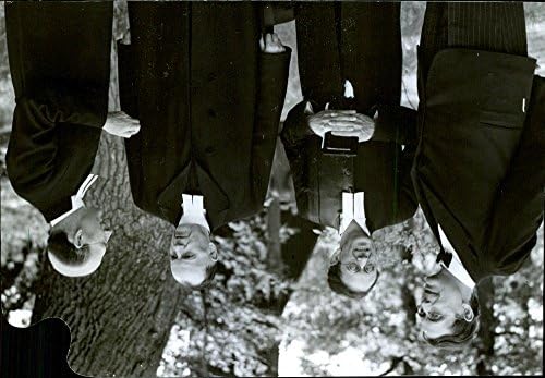 Гроздобер фотографија на ректорот Морис Берглинг, капетан Хари nsонсон, епископот Макс фон Бонсдорф и мисионер Нилс Далберг на средбата на младинската лига - 12 јуни